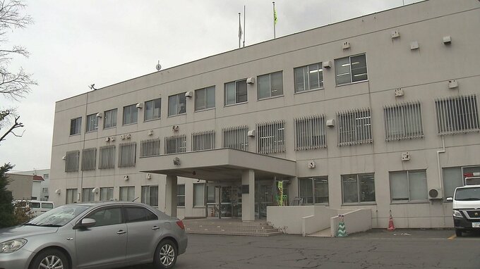 所持していた特殊警棒で知人女性を殴打か　52歳の自称・会社員の男がスナックで飲酒後に口論　|TBS NEWS DIG