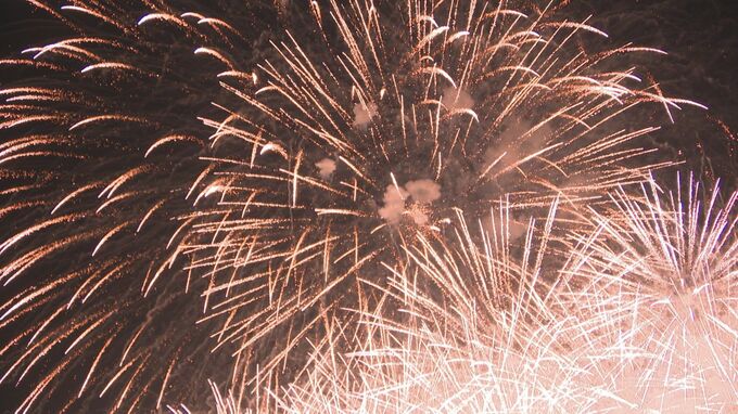 8000発の“夢花火”に歓声　初のドローンショーも…1300機が夜空を彩る　光の共演で県都の観客を魅了　|　大分のニュース｜OBS NEWS｜大分放送