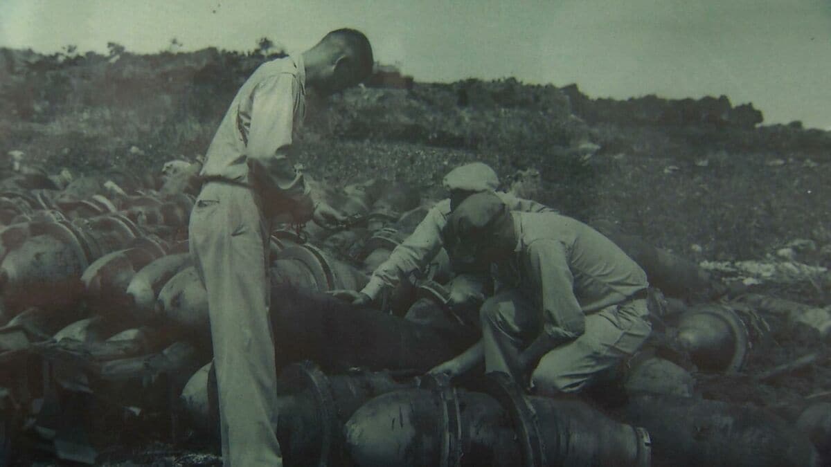 80年代　米軍　爆発物　危険物積載パネル　沖縄米軍 山積みのロケット弾5000発が爆発し107人死亡 「もうひとつの8月6日