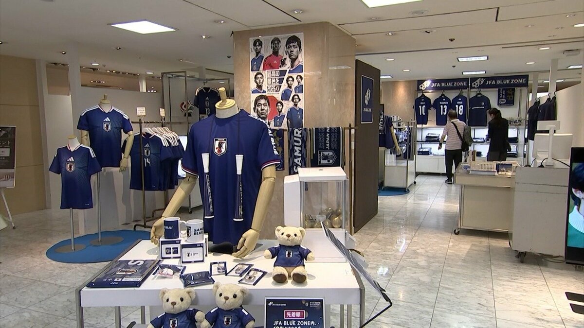 FIFAワールドカップ」開幕 専門店ではグッズが飛ぶように 4年に一度の