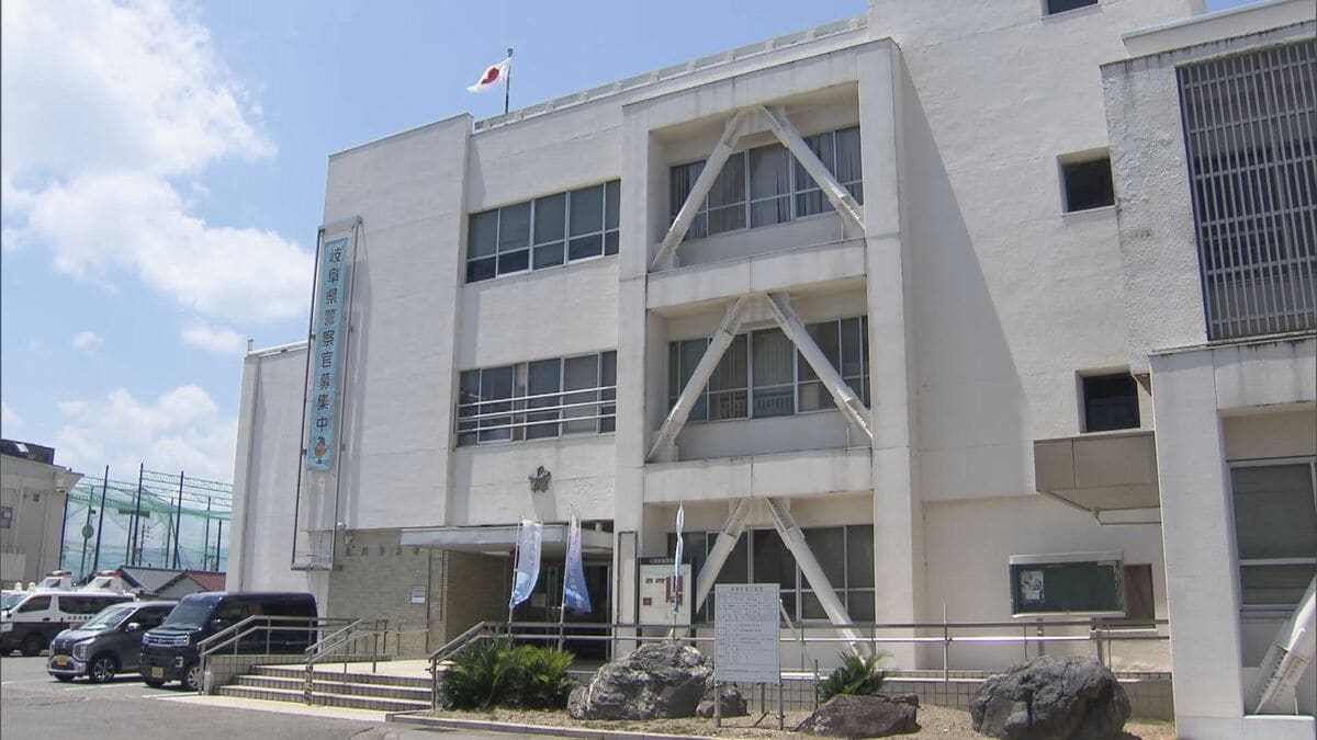 自転車と乗用車が交差点で衝突、自転車の87歳女性が重体　岐阜・安八町