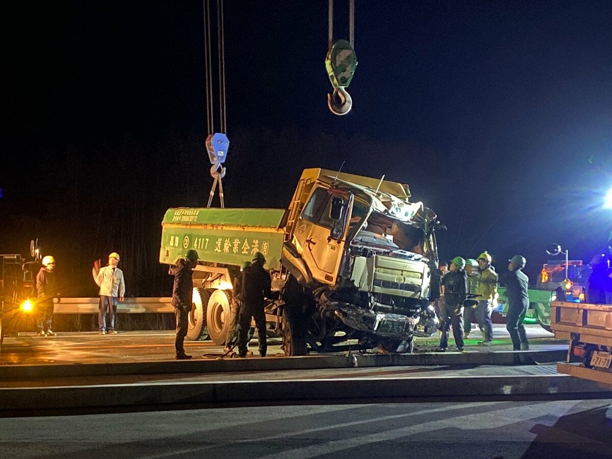 「ダンプカーと乗用車の正面衝突」と通報　21歳女性が死亡　高知県黒潮町・国道56号