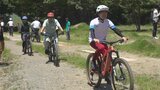 超党派議員らマウンテンバイクコースを視察 森林の有効活用や保全に期待 山梨 | 山梨のニュース | UTYテレビ山梨