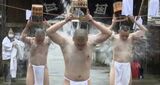 冷水を頭からかぶり無病息災を祈る「水行」　石川・加賀市|TBS NEWS DIG