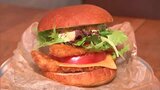 「うどんだけじゃない」香川産クロダイ・チヌを使った"チヌカツバーガー"をフレンチシェフが考案|TBS NEWS DIG
