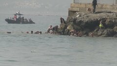 海泳ぎ防波堤を上る人も…北アフリカのスペイン領セウタにモロッコからの移民流入　24時間で約4万9000人とスペイン内務省| TBS CROSS DIG with Bloomberg