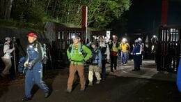富士山が山開き 5合目ゲートが開門 通行料は4000円 当日窓口にキャッシュレス決済を導入 山梨・吉田ルート|TBS NEWS DIG