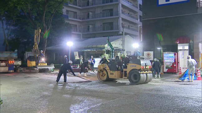 繁華街の道路陥没 埋め戻して通行再開 雨水管に土砂が流れ込み陥没か|TBS NEWS DIG