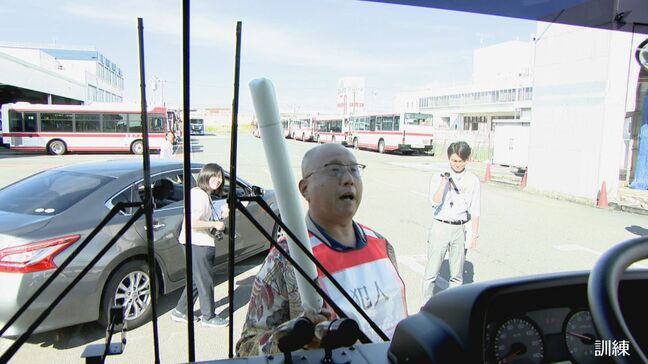  バス運転中“あおり運転”されたら!? 愛知県警と名鉄バスが訓練「ドア・窓 開けずにすぐ110番」クラクションやSOS表示で事態を周囲に|TBS NEWS DIG
