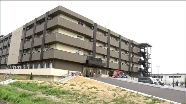 60代女性運転の乗用車が老人ホームに突っ込む アクセルとブレーキ踏み間違えたか けが人なし 仙台|TBS NEWS DIG