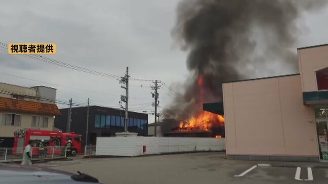 住宅火災の火元は南東側の居室か　住宅密集地で木造平屋建てが全焼　警察と消防が引き続き出火原因調べる　富山|TBS NEWS DIG