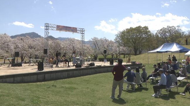 長野・川中島古戦場史跡公園　「三太刀桜まつり」にぎわう|TBS NEWS DIG