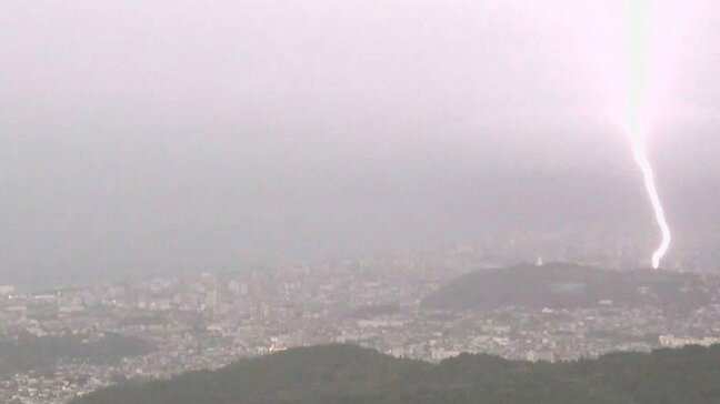 「ドカンという衝撃音だった」明豊野球部の練習中に落雷、監督が通報　甲子園出場チームのグラウンド近くで火災発生、空き家1棟を全焼　大分・別府市|TBS NEWS DIG