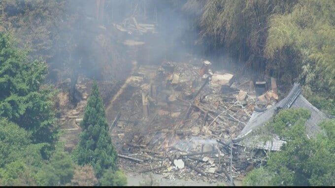 京都・亀岡市山中の寺で火災 山林にも延焼か消火活動中 住職の90代男性がやけど|TBS NEWS DIG