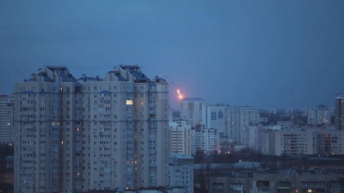 ロシアがウクライナにミサイル攻撃　首都キーウの一部で停電