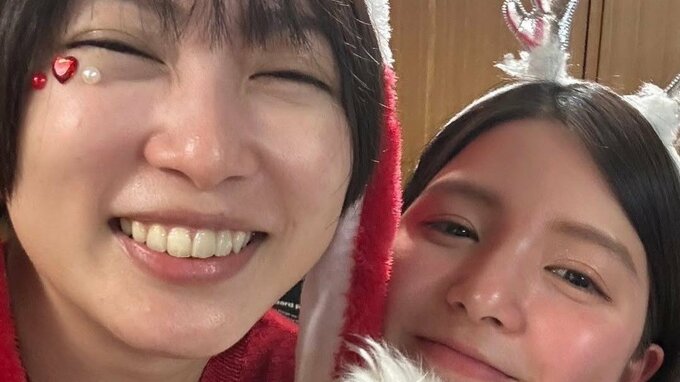 【志田未来＆川島海荷＆中上サツキ】クリスマスコスで「今年も賑やか」笑顔のクリスマスイヴ|TBS NEWS DIG