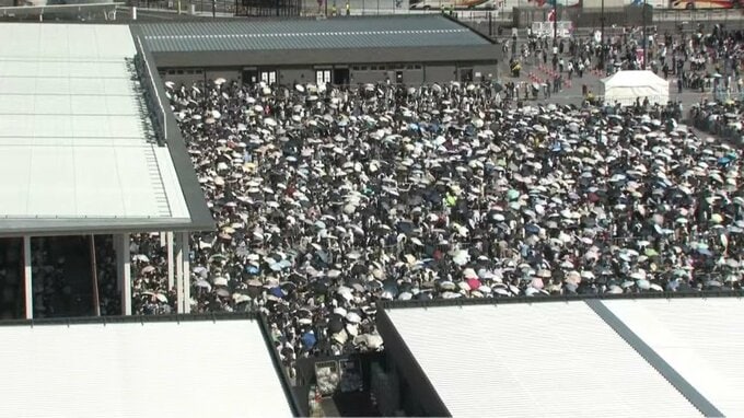 万博東ゲート前は開門前から長蛇の列　朝9時の入場、6月は「枠無し」7月1日と2日に「余裕あり」|TBS NEWS DIG