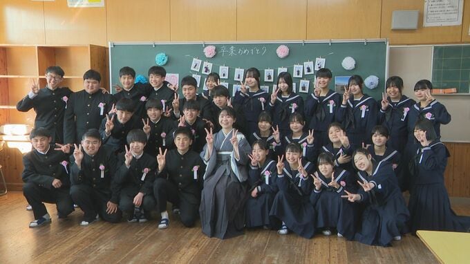 【担任で良かった】涙もろくて生徒思い“新人先生”の卒業式　鹿児島・高山中学校|TBS NEWS DIG