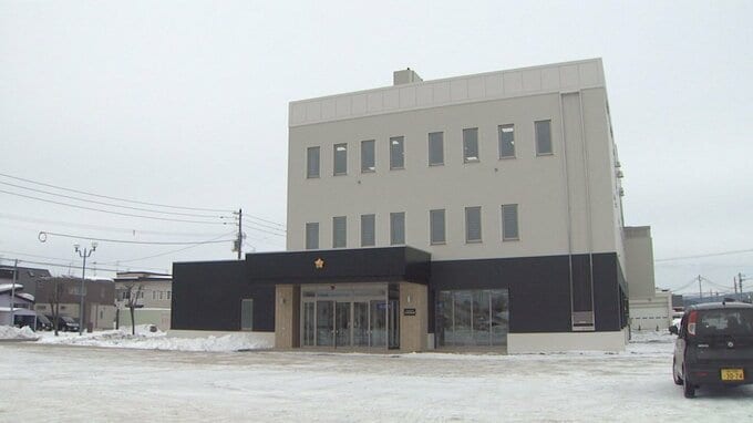 教員用住宅の雪下ろし中に63歳男性が転落し死亡　約4mの高さから命綱着用もフックをかける前にバランス崩し…10日午前9時の積雪97㎝　北海道美深町|TBS NEWS DIG