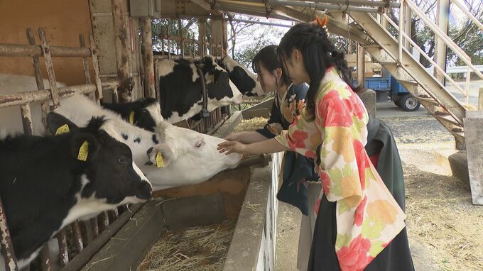 晴れ着姿の卒業生 牛にも別れ「元気な子を産んで いっぱい乳出して」山口県立農業大学校 25人卒業　|　山口のニュース・天気・防災｜tys NEWS｜ｔｙｓテレビ山口