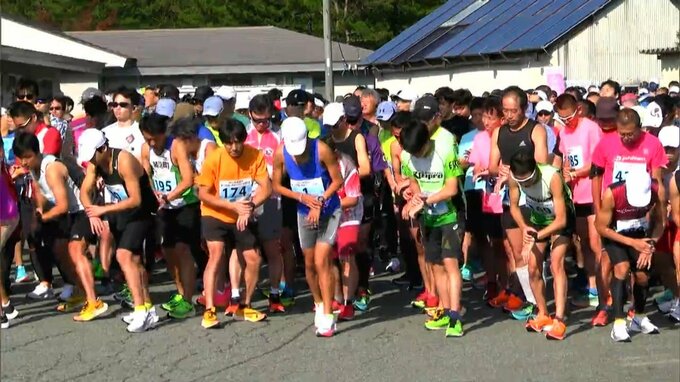 市民ランナー約800人がさわやかな秋の高原で健脚競った「蒜山高原マラソン全国大会」　キャスターも参加【岡山】　|　岡山・香川のニュース | 天気 | RSK山陽放送