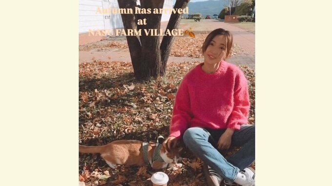 【紗栄子】保護猫LUNAと和み　紅葉の中でマロンラテ「飲みに来てね」と癒やしの誘い|TBS NEWS DIG