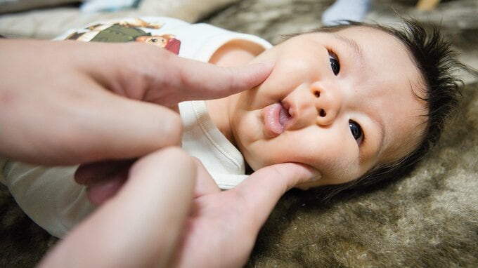 『ほっぺ、つんつん』は問題？「子どもは癒しグッズじゃない」性教育ユーチューバーが懸念する子との曖昧な距離感