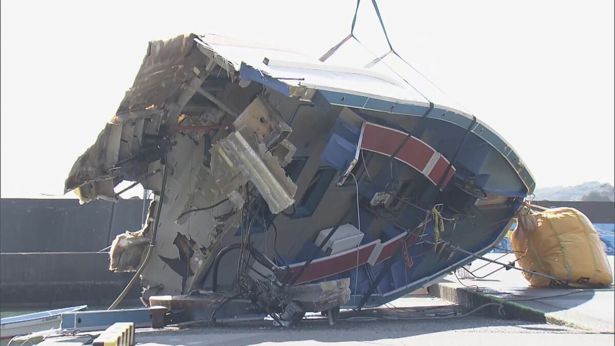 「中がむき出しに…」強い衝撃で船体が2つに割れたか　釣り船の引き上げ作業　三重・鳥羽市沖の事故