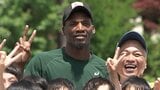 現役で“人類最速”100m世陸金のフレッド・カーリー「歴史に残るような走りがしたい」 小学生と交流イベント|TBS NEWS DIG