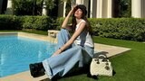 【 松島花 】 「デニムと白タンクは私の夏の制服」プールサイドでのオフショットを公開 白タンク×Diorデニムのリラックススタイル|TBS NEWS DIG