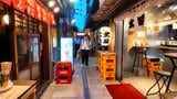 地価高騰の街にあえて「平屋」 福岡・サザエさん商店街通りに昭和レトロな横丁 「昔ながらの風景を・・・」高層化に抗う会長の思い | 福岡のニュース|RKB NEWS|RKB毎日放送