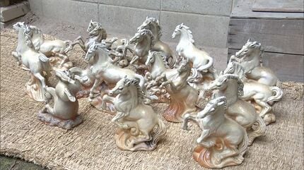 白備前」木村玉舟さん 来年の干支「丙午」軽やかに駆ける馬の躍動感を