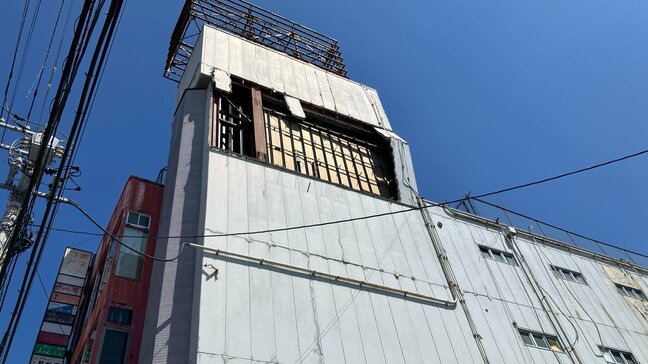 【地震被害状況まとめ】「ごとごとごと…いきなり強い地震が…」壁が崩落・水漏れのビルも… 青森県で最大震度6強観測の強い地震 今後1週間程度は「震度6強程度の地震」に注意するよう気象庁が呼びかけ【現場写真あり】|TBS NEWS DIG