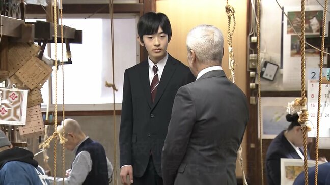 悠仁さまが京都ご訪問 伝統的な能の装束を製作する織元へ「機械自体は何年くらい前のもの」作業工程見学し熱心に質問|TBS NEWS DIG