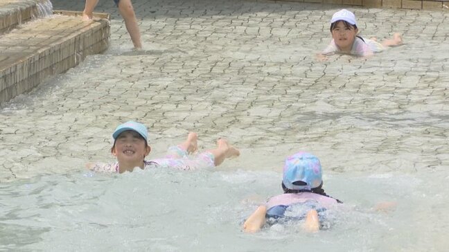 水遊びする子どもたちも　勝沼が全国4位タイ 甲府が全国6位タイの暑さに　一方で明日は・・・　山梨|TBS NEWS DIG