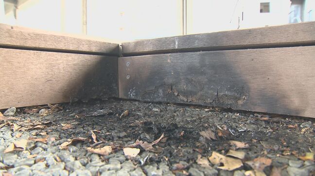 線路敷広場で火災 ベンチが燃える 焼け跡から焦げたタバコと枯葉の焼け残り 大分|TBS NEWS DIG