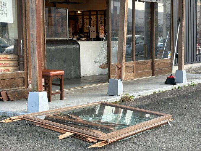 高齢女性が運転する軽乗用車　飲食店に突っ込む　けが人なし　山口・宇部|TBS NEWS DIG