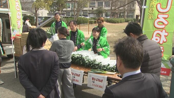 大雪被害を受けた白ネギを救いたい　通常の半額並みの価格「雪かぶりねぎ」に客殺到|TBS NEWS DIG