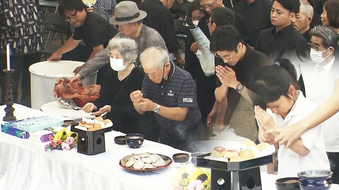 米軍魚雷で沈没の学童疎開船「対馬丸」事件から80年　遺族らが鎮魂の祈り　遺品回収など水中調査求める声|TBS NEWS DIG