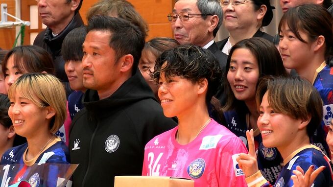女子サッカーなでしこリーグ1部の岡山湯郷ベル　チームの地元・美作市で選手たちにエールを送る激励会|TBS NEWS DIG