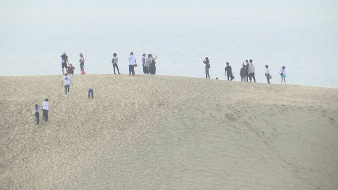 顔が真っ青で呼吸が苦しそう…鳥取砂丘を観光中の30代男性が熱中症疑いで救急搬送　重症の模様|TBS NEWS DIG