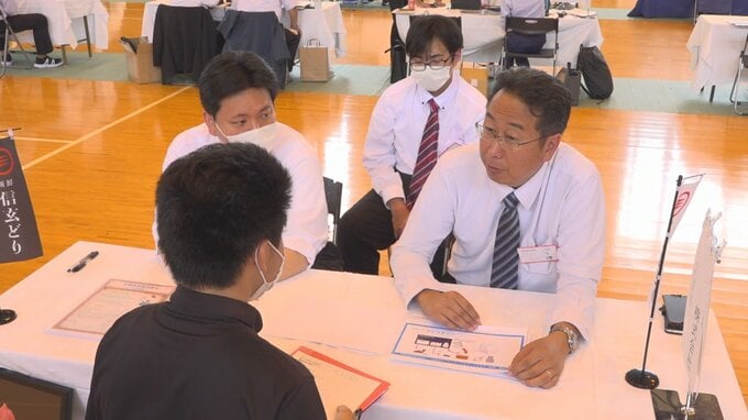 「なかなか新入社員が入ってこない」人材確保は厳しさ増す　高校生に企業合同説明会　山梨・笛吹市　|　山梨のニュース | ＵＴＹテレビ山梨