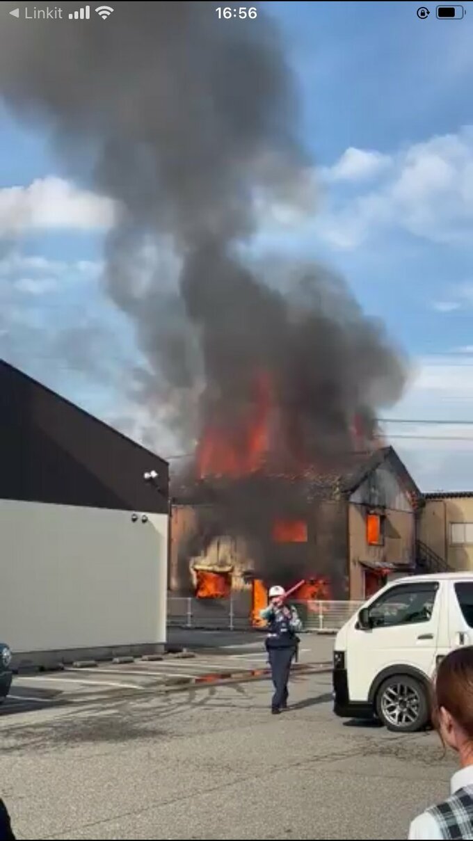 「納屋で何かが爆発している。家に燃え移りそうだ」富山市で建物火災　消火活動中　けが人の情報なし|TBS NEWS DIG