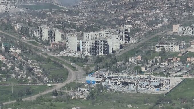 東部要衝バフムト近郊「ウクライナ側の攻勢を撃退」ロシア国防省　ワグネル創設者 ショイグ国防相に手紙「バフムト入るべき」|TBS NEWS DIG