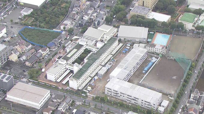 【速報】都立東大和高校で男性教諭ら3人が男に催涙スプレーかけられる　3人軽いけが、意識あり　スプレーかけた男を傷害容疑で現行犯逮捕　文化祭の最中に…　警視庁|TBS NEWS DIG