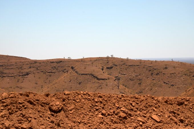 Ｓ＆Ｐ、三井物による鉄鉱石事業への大型投資は「財務余力を狭める」