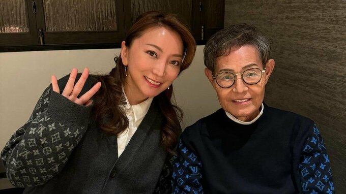 【加藤茶＆綾菜】夫婦ペアルックで ”最上級” の肉ナイト　81歳でも「カトちゃんペロリ」食欲旺盛|TBS NEWS DIG