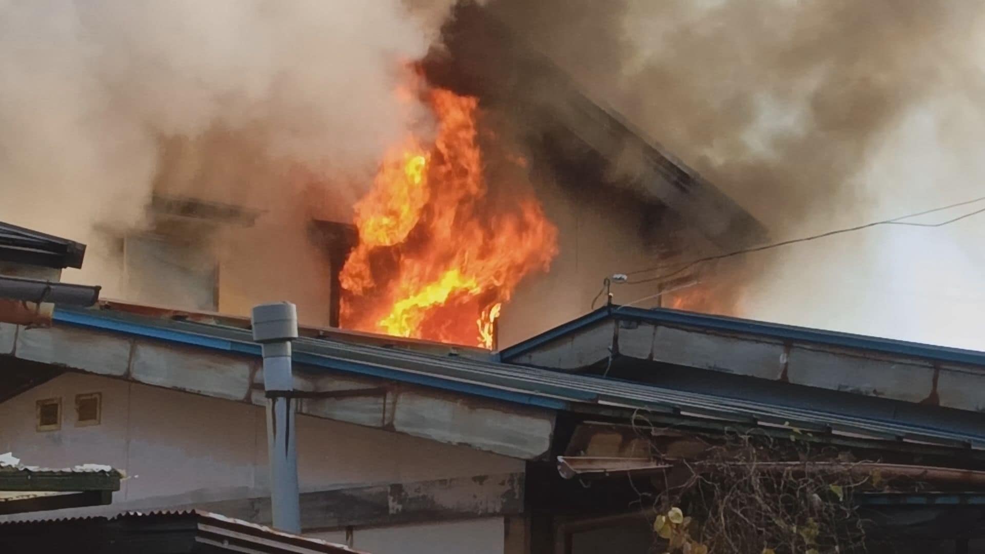 火事です」と通報…木造2階建て住宅を全焼し住民女性（60代）1人が顔に