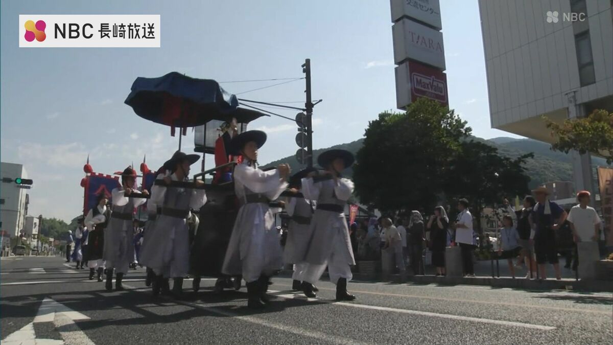 朝鮮通信使”行列再現 厳原港まつりのメインイベント 対馬市と韓国から