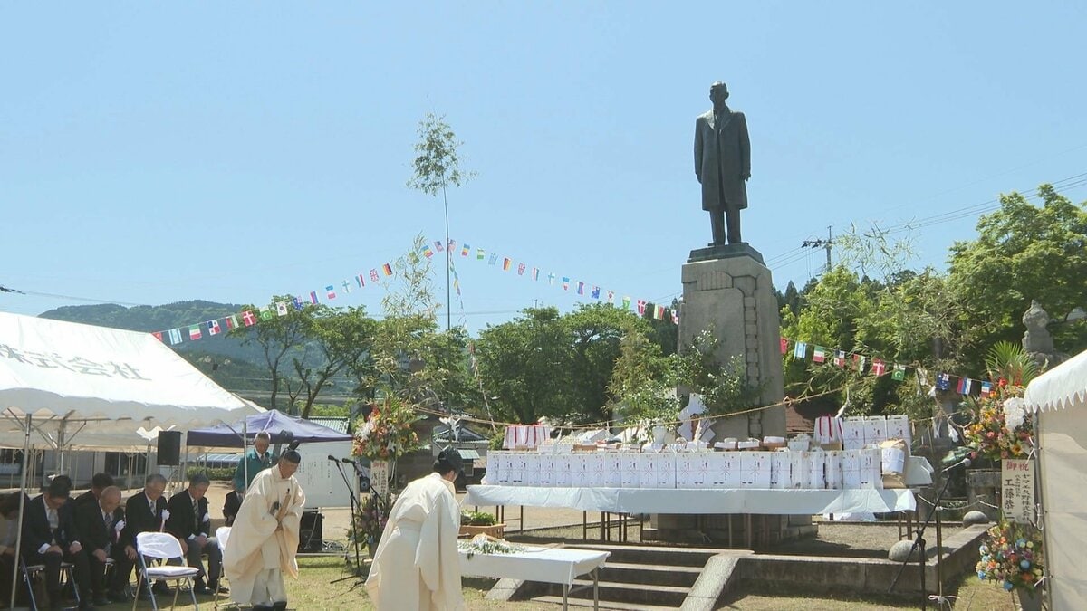久大本線の誘致や用水路の整備　地元の発展に尽力した麻生観八翁の銅像祭　大分